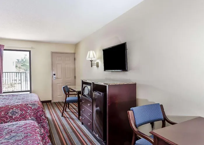 Days Inn By Wyndham Sanford