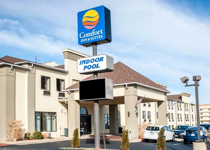 Comfort Inn & Suites Hazelwood - St Louis