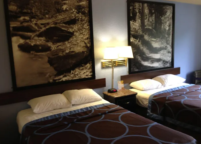 Super 8 By Wyndham New Castle