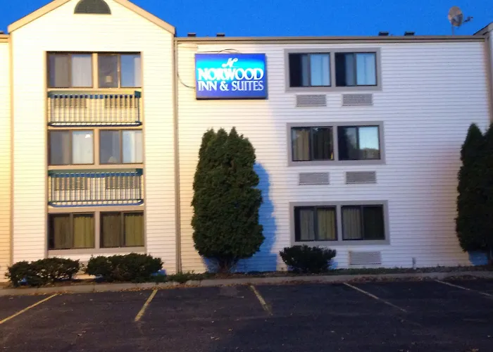 Travelodge By Wyndham Brooklyn Center