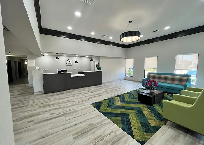 Quality Inn & Suites At Airport Blvd I-65