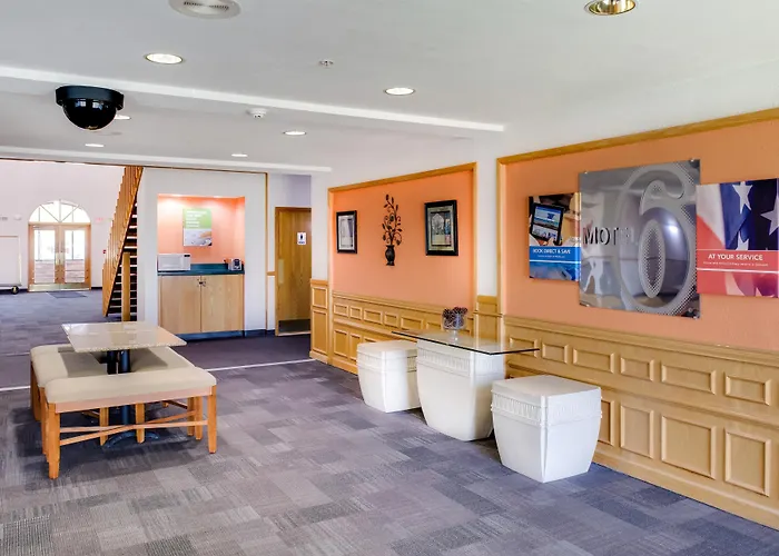 Motel 6-Richmond, In