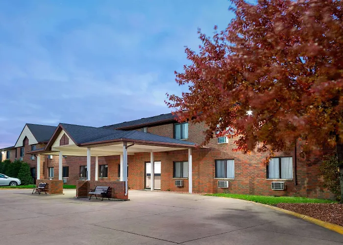 Howard Johnson By Wyndham Waterloo/Cedar Falls