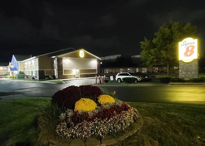 Super 8 By Wyndham Sterling Heights/Detroit Area