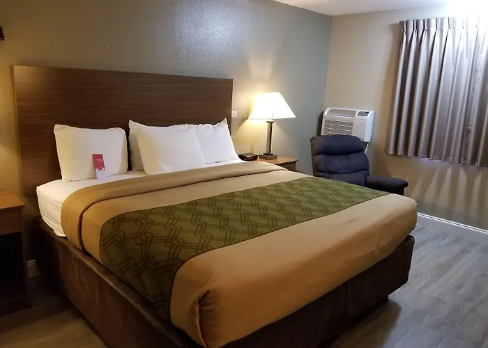 Econo Lodge Hays I-70