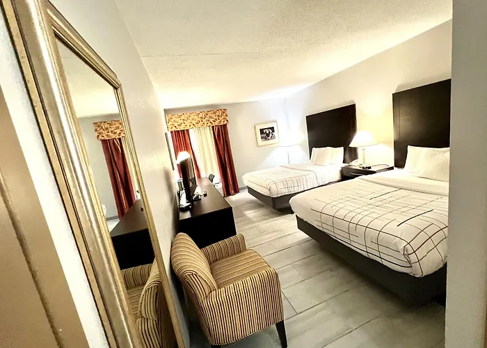 La Quinta By Wyndham Salina