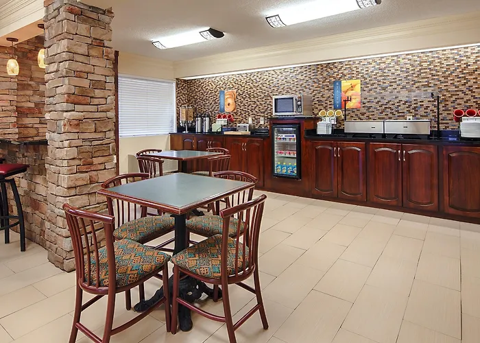 Best Western Inn & Suites Of Macon