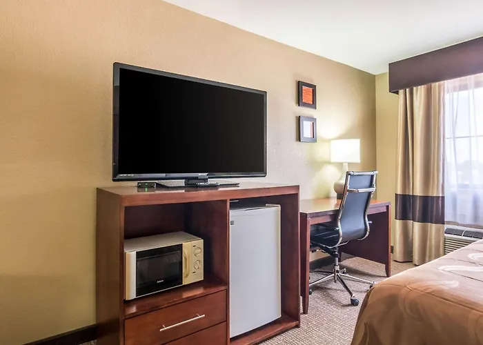 Quality Inn & Suites Salem Near I-57
