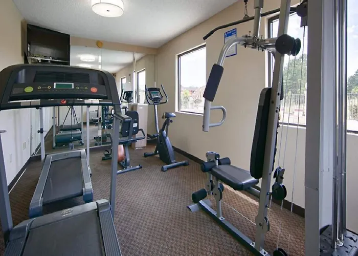 Days Inn & Suites By Wyndham Warner Robins Near Robins Afb