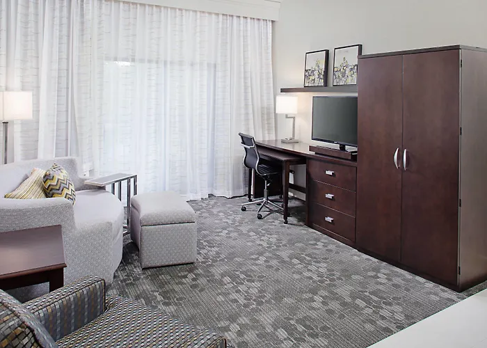 Courtyard By Marriott Manchester-Boston Regional Airport