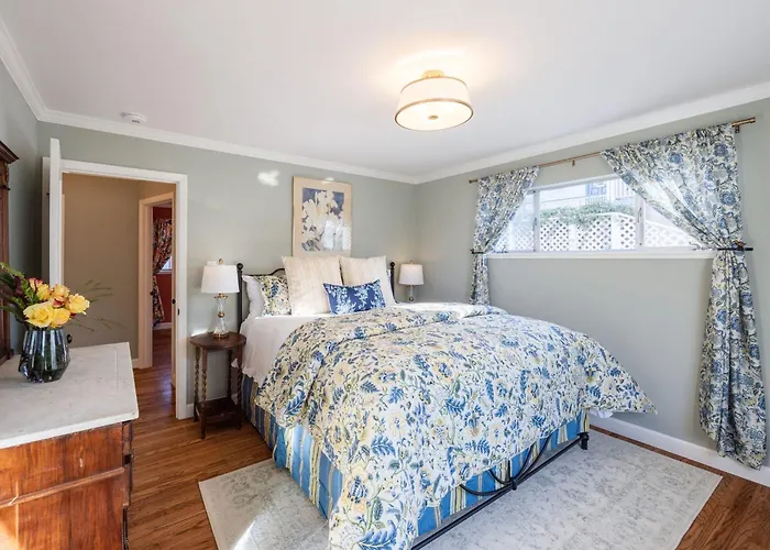 Charming Garden Cottage- Steps To Historic Old Town Half Moon Bay