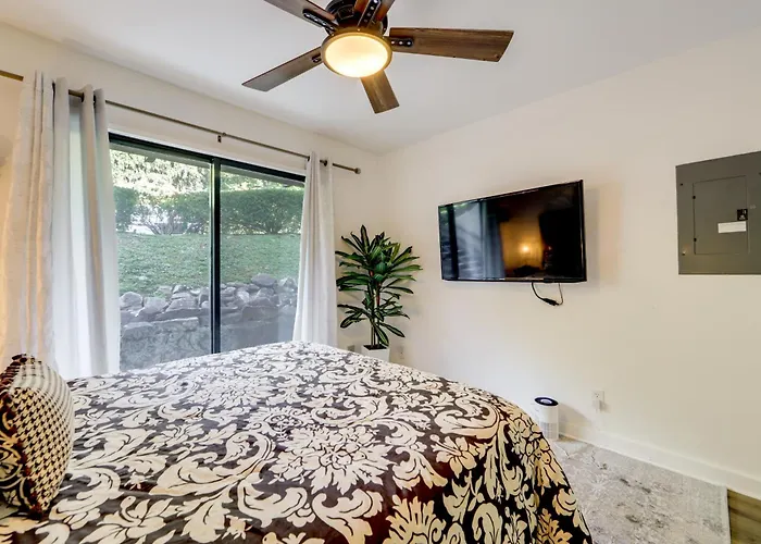 Sevierville Condo W/ Balcony + Pool Access!