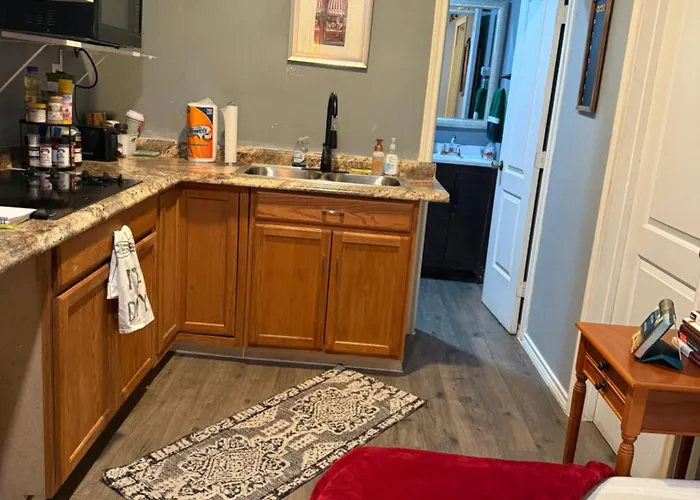 Man Cave Apartment Queen Sz Bed 17 Min From Town