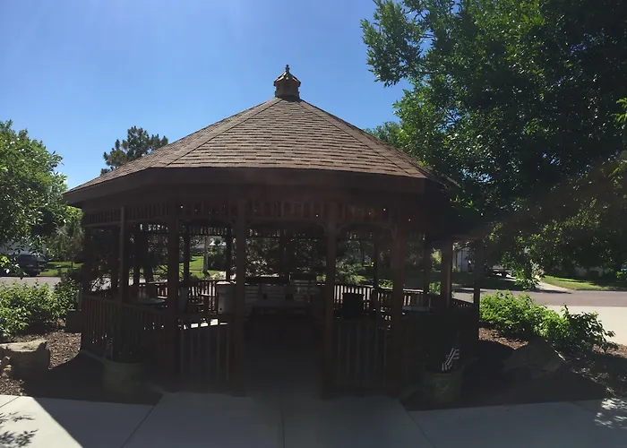 Monument Inn & Suites