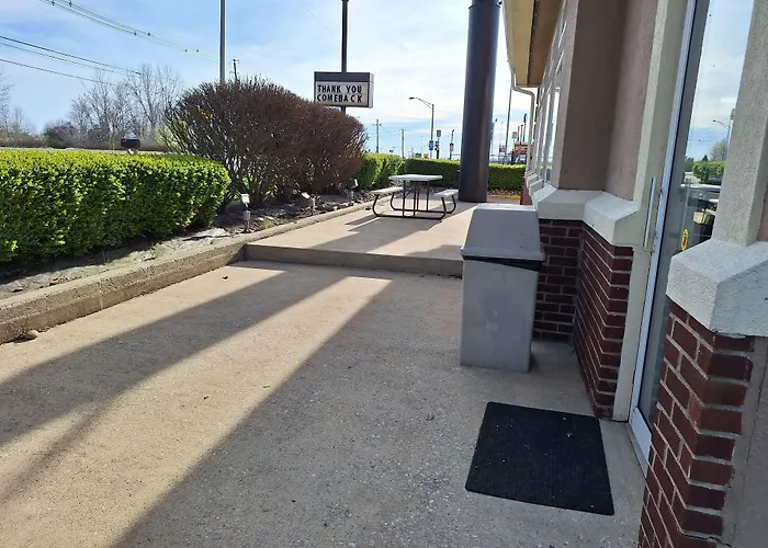 Super 8 By Wyndham Elizabethtown