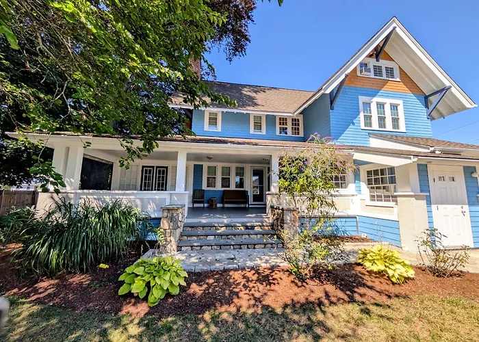 Beechmont-Charming Colonial For Events And Getaways!