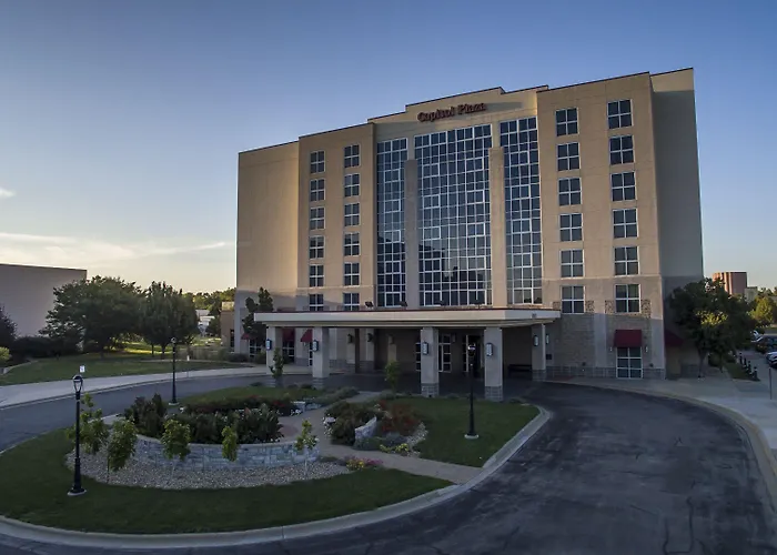 Hotel Topeka At City Center