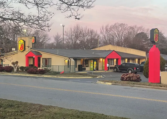 Super 8 By Wyndham Monroe