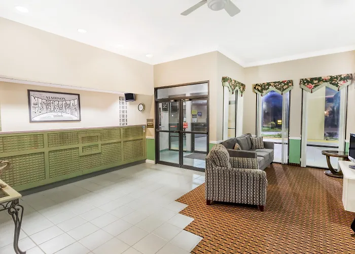 Super 8 By Wyndham Madison/Ridgeland Area