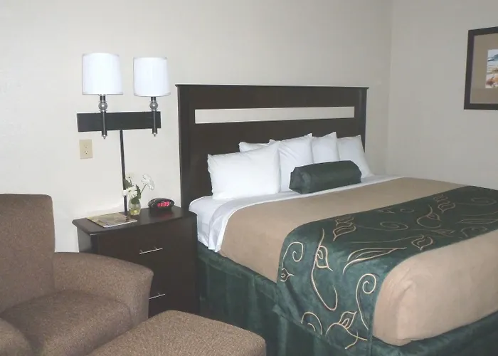 Travelodge By Wyndham Jefferson City