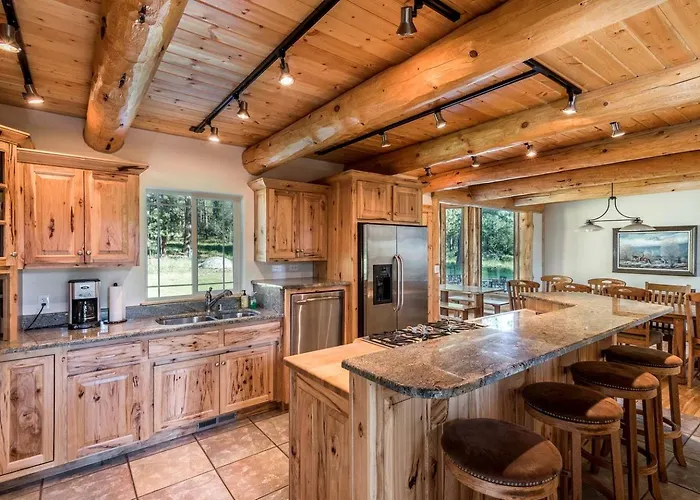 Family-Friendly Cabin Rental Near Hamilton, Montana