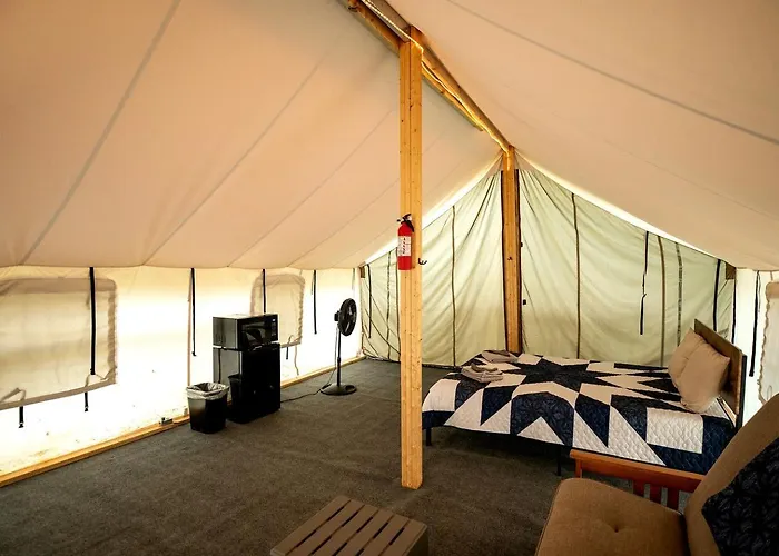 Breathtaking Family Friendly Tented Cabin In Logan, Ohio