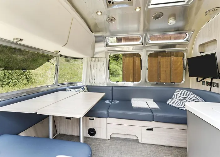 Fully-Equipped Airstream Rental For Glamping In Chelan, Washington