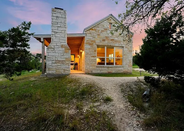 Beautiful Pet-Friendly Cottage With Outdoor Fireplace For A Wonderful Escape In Nature Near Austin, Texas