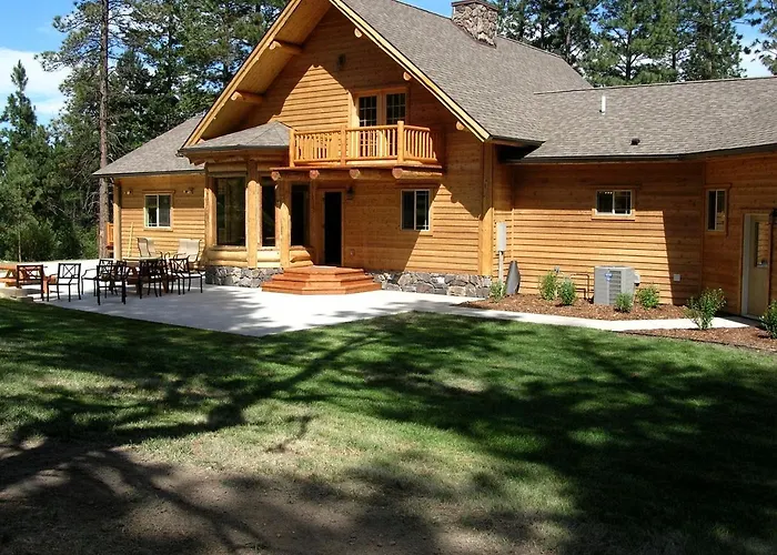 Family-Friendly Cabin Rental Near Hamilton, Montana