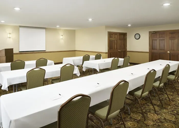 Country Inn & Suites By Radisson, Grinnell, Ia
