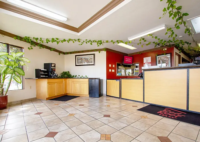 Red Roof Inn & Suites Monterey