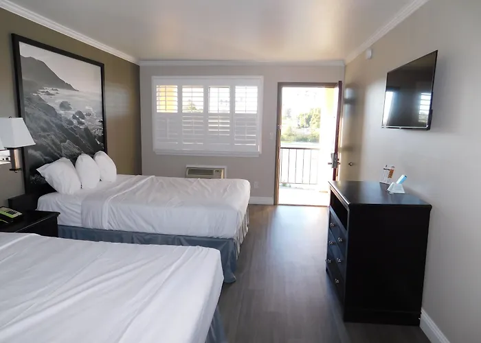 Super 8 By Wyndham Santa Cruz Beach
