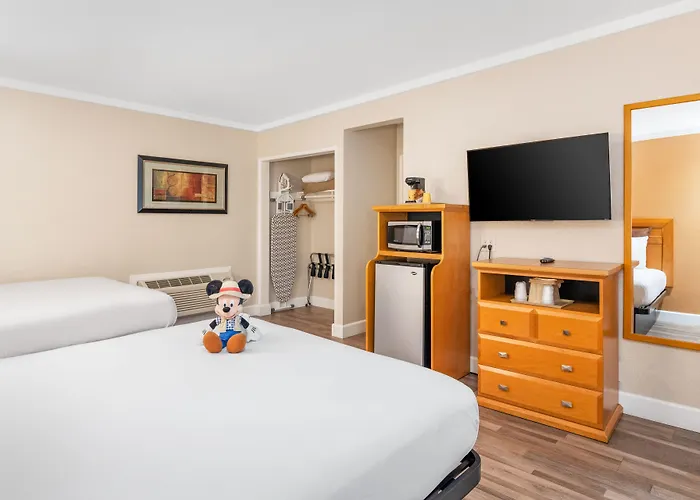 Anaheim Islander Inn And Suites Near Park And Convention Center