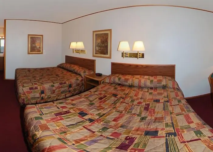 Econo Lodge Wall