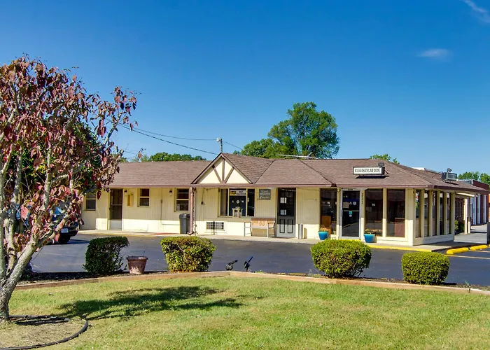 Knights Inn Collinsville