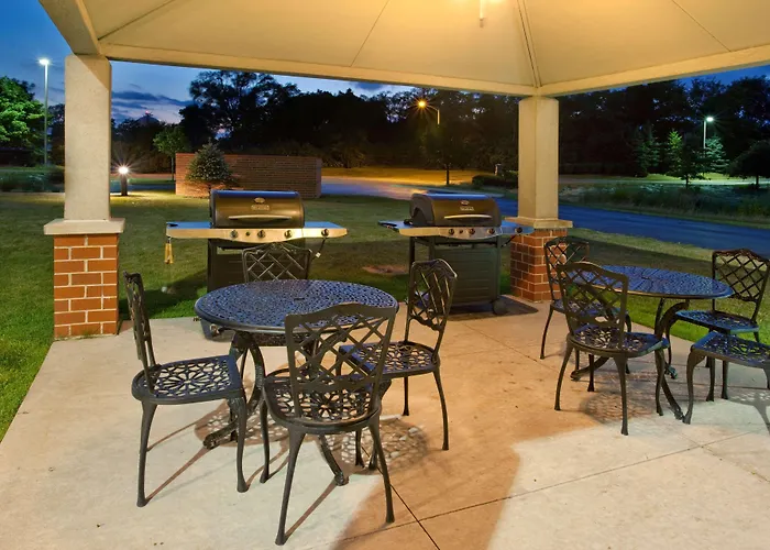 Sonesta Simply Suites Naperville Warrenville