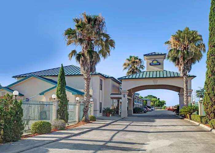 Days Inn & Suites By Wyndham Houston North - Spring