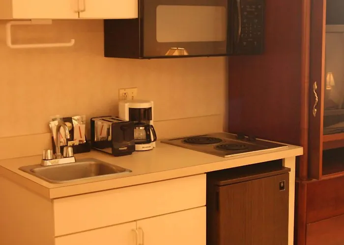 Maron Hotel & Suites