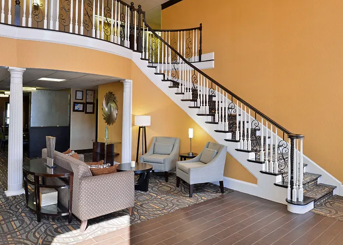 Comfort Inn & Suites At Stone Mountain