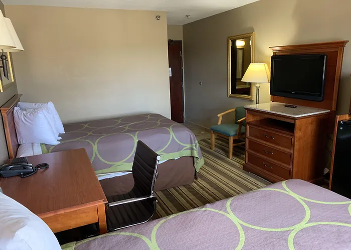 Super 8 By Wyndham Tilton/Lake Winnipesaukee