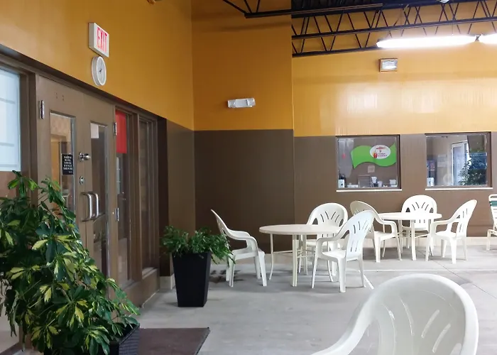 Super 8 By Wyndham Plattsburgh