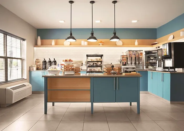 Country Inn & Suites By Radisson, Moline Airport