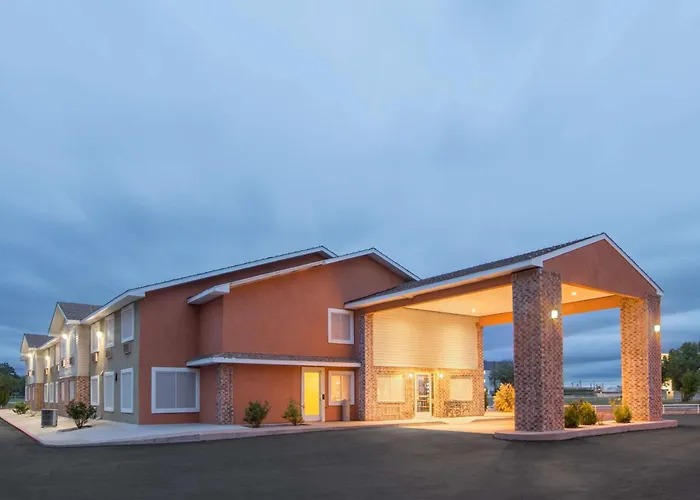 Super 8 By Wyndham Portales
