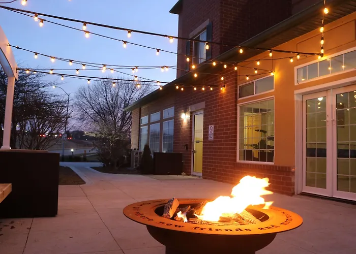 Best Western Plus Des Moines West Inn & Suites
