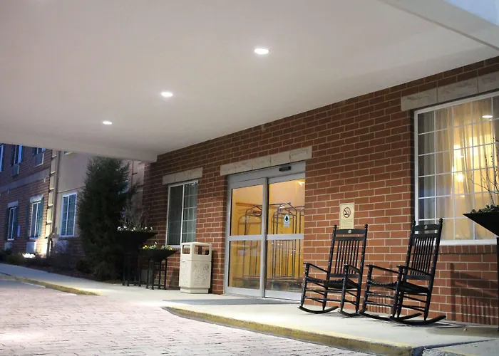 Best Western Plus Des Moines West Inn & Suites