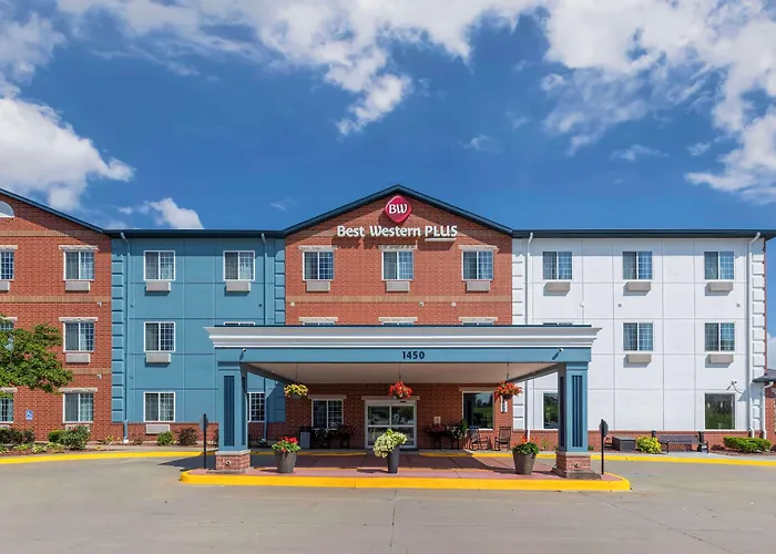 Best Western Plus Des Moines West Inn & Suites