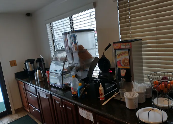 Super 8 By Wyndham Riverton