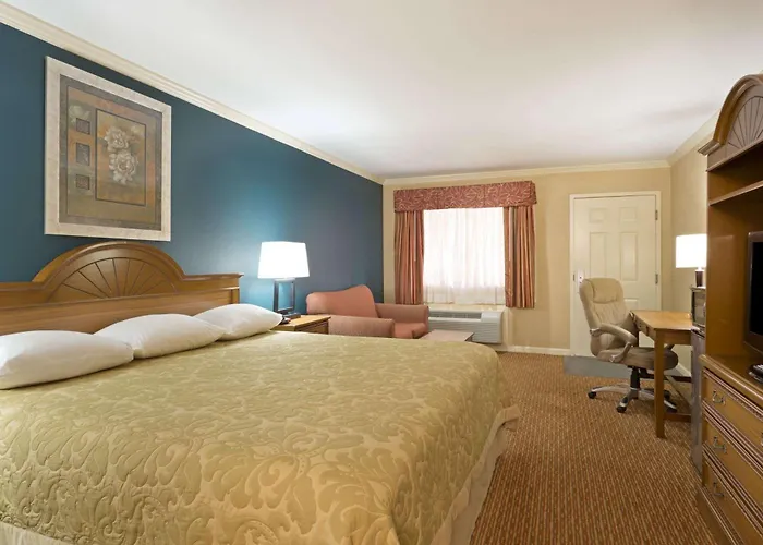 Super 8 By Wyndham Covington