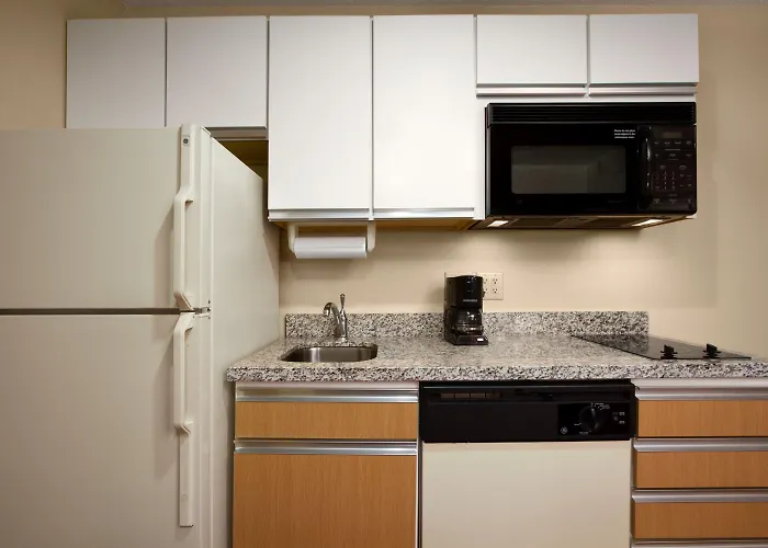 Mainstay Suites Detroit Farmington Hills