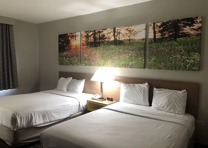 Days Inn & Suites By Wyndham Romeoville
